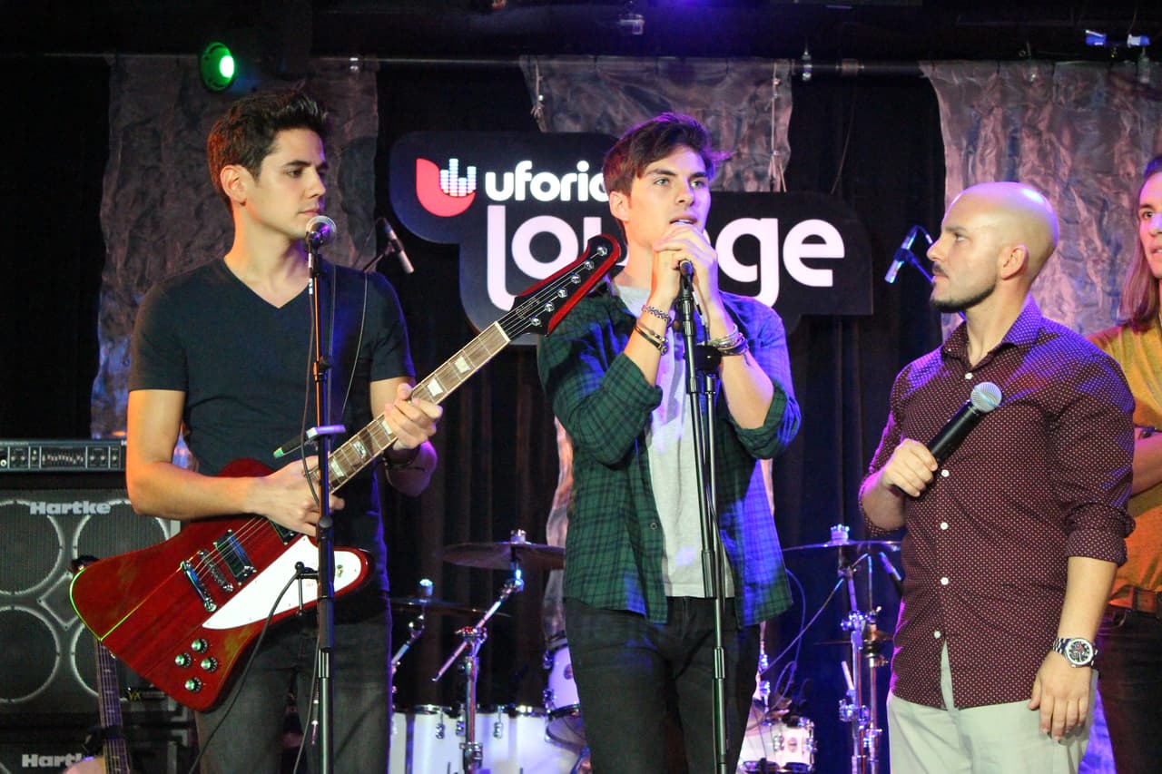 Escuchamos los mejores temas de Dvicio y pudimos preguntarles, ¡de todo!