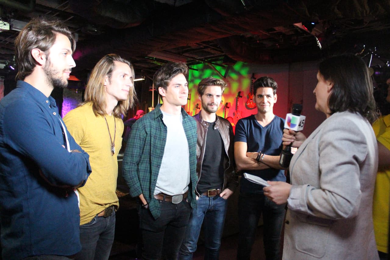 Escuchamos los mejores temas de Dvicio y pudimos preguntarles, ¡de todo!