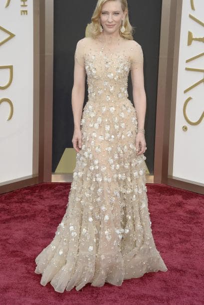 La actriz australiana Cate Blanchett llega a la 86 ª ceremonia anual de premios de la Academia en el Teatro Dolby en Hollywood, California, EE.UU. Muchos confiaban en que Blanchet repitiera aparición estelar tras los Globos de Oro, favorita por su papel en "Blue Jasmine", y lo cierto es que la actriz convenció con un Armani Prive de pedrería teñido de nude, pero no emocionó como hace unos meses.