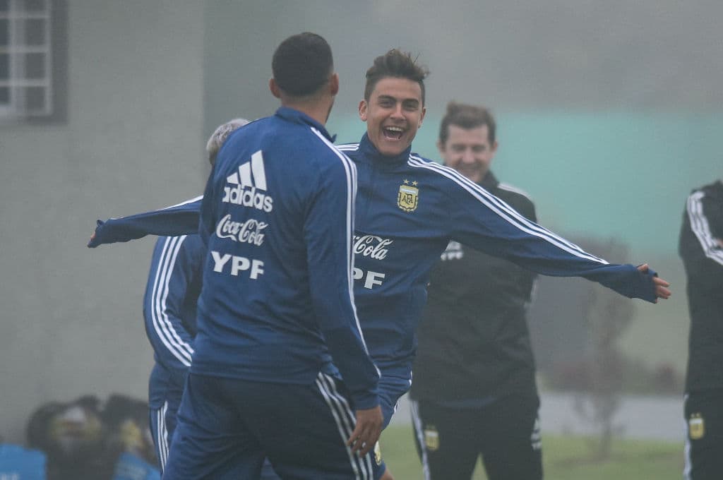 También el martes llegó Paulo Dybala, de la Juventus, quien le comentó a los periodistas que lo aguardaban en el aeropuerto que la Copa América no debería ser tomada como una revancha por lo que pasó en Rusia.