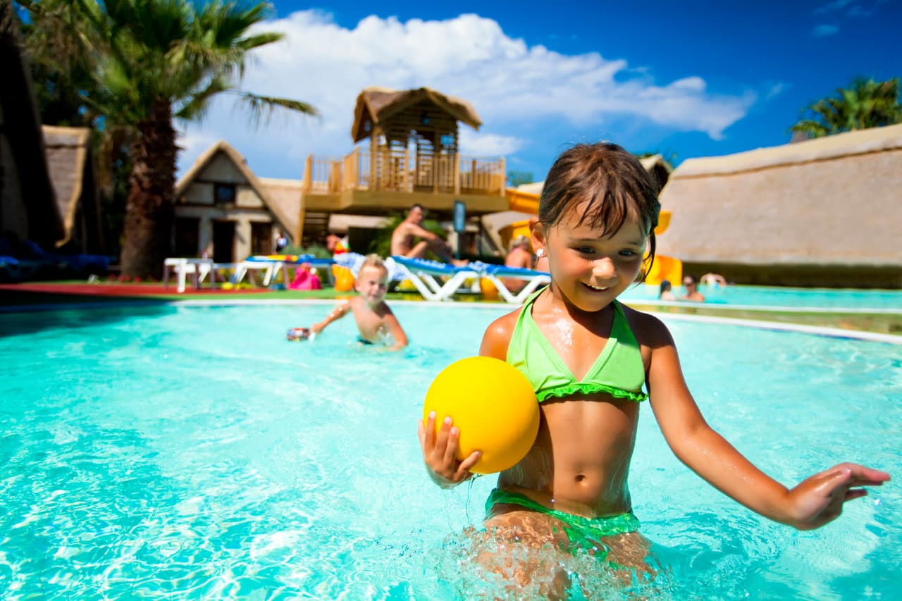 <b>PISCIS</b>
<br>Son muy moldeables y se acomodan ante toda situación o circunstancia, por lo que suelen no tomar la iniciativa o control durante una planeación o ya estando ahí en su destino. Eso sí, son excelente compañía y como son muy sensibles, se conmoverán con todos los detalles bonitos que experimenten.