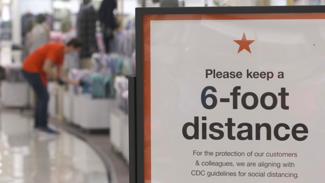 Las 11 tiendas de Macy's en el área de Houston volvieron a abrir sus puertas luego del cierre obligatorio por el coronavirus. La empresa indicó que los clientes pueden hacer sus compras por internet e irlas a recoger sin tener que bajarse de su vehículo.