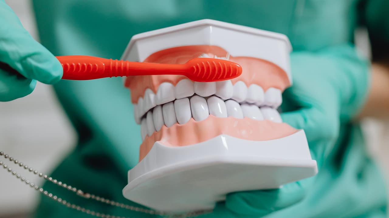 Consejos de salud bucal para adultos de la tercera edad