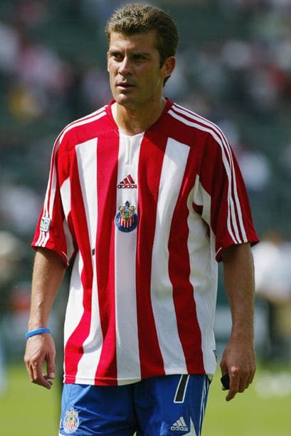 Ramón Ramírez (Chivas USA) – Un icono de la selección de México en los 90’s a la altura del mismo Jorge Campos y Claudio Suarez, entre otros. Al igual que Pavel Pardo, con El Tri se destacó en dos posiciones – como lateral izquierdo y como mediocampista.