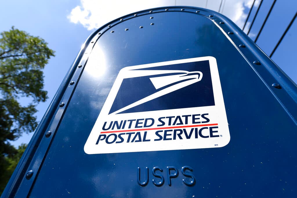 “¡USPS no está a la venta!”: trabajadores exigen que Trump y Musk respeten el carácter público del servicio postal
