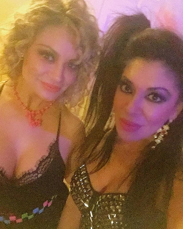 Este material mostraría una nueva cara de la agrupación, quienes se dieron a conocer como La Güera y la Morena de Horóscopos de Durango.