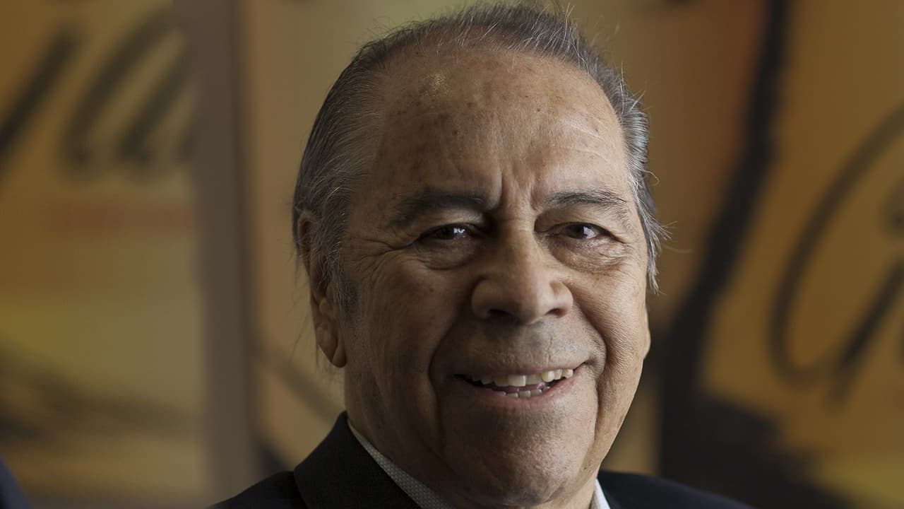 El cantante chileno Luis Enrique 'Lucho' Gatica, famoso por interpretar temas como 'No me platiques más' y 'Bésame mucho', falleció el martes 13 de noviembre a los 90 años en la Ciudad de México.