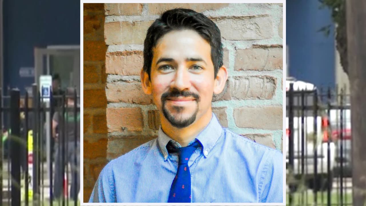 Sale del hospital el director de la escuela YES Prep Southwest que resultó herido en tiroteo