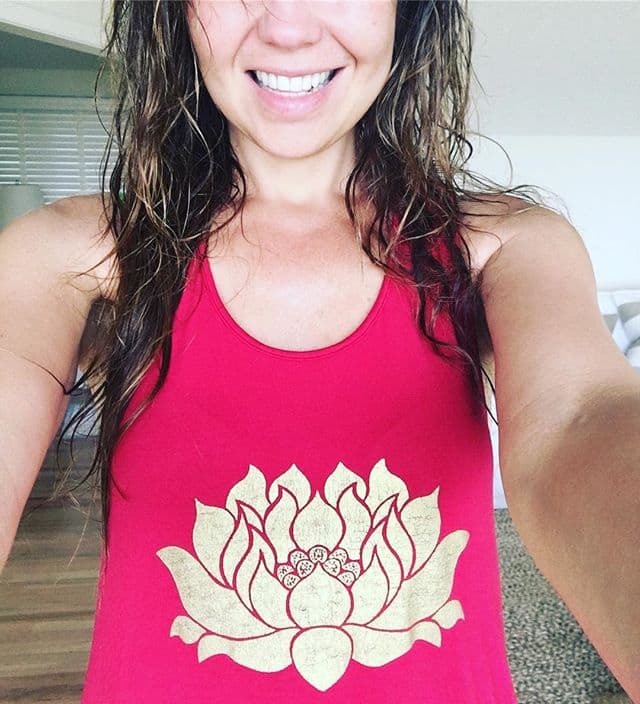 Sonriente y radiante, así es como luce esta belleza latina a quien no le hace falta el tan famoso makeup.