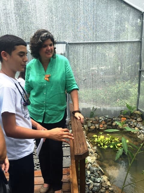 La iniciativa nació por el interés de los estudianes en unirse por un fin común. Estos reflexionaron sobre la violencia entre los jóvenes y lo efímero de la vida. Con el proyecto del mariposario, los estudiantes aprenden que al igual que las mariposas, todo tiene un ciclo, y que las mariposas tienen una vida corta y productiva y cumplen con un propósito.