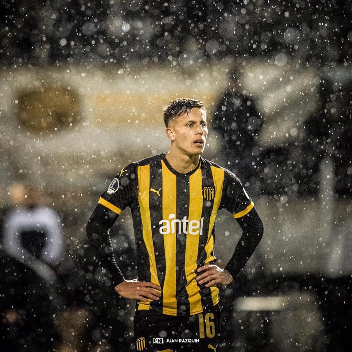 A sus 19 años suma 23 partidos con Peñarol y ha participado en 12 goles, cifras que denotan su importancia en el aparato ofensivo del conjunto carbonero dirigido por Diego López.