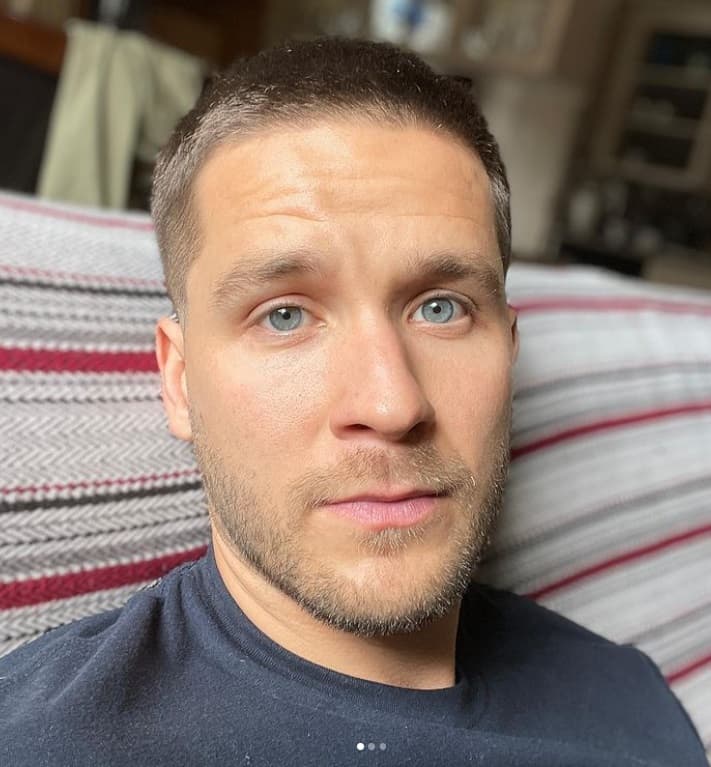 <b>Devon Werkheiser</b> tiene 30 años y ha compaginado su carrera actoral con la musical. En redes sociales, continúa dando consejos a sus seguidores sobre salud mental y cómo sobrevivir a la crisis de cumplir tres décadas.