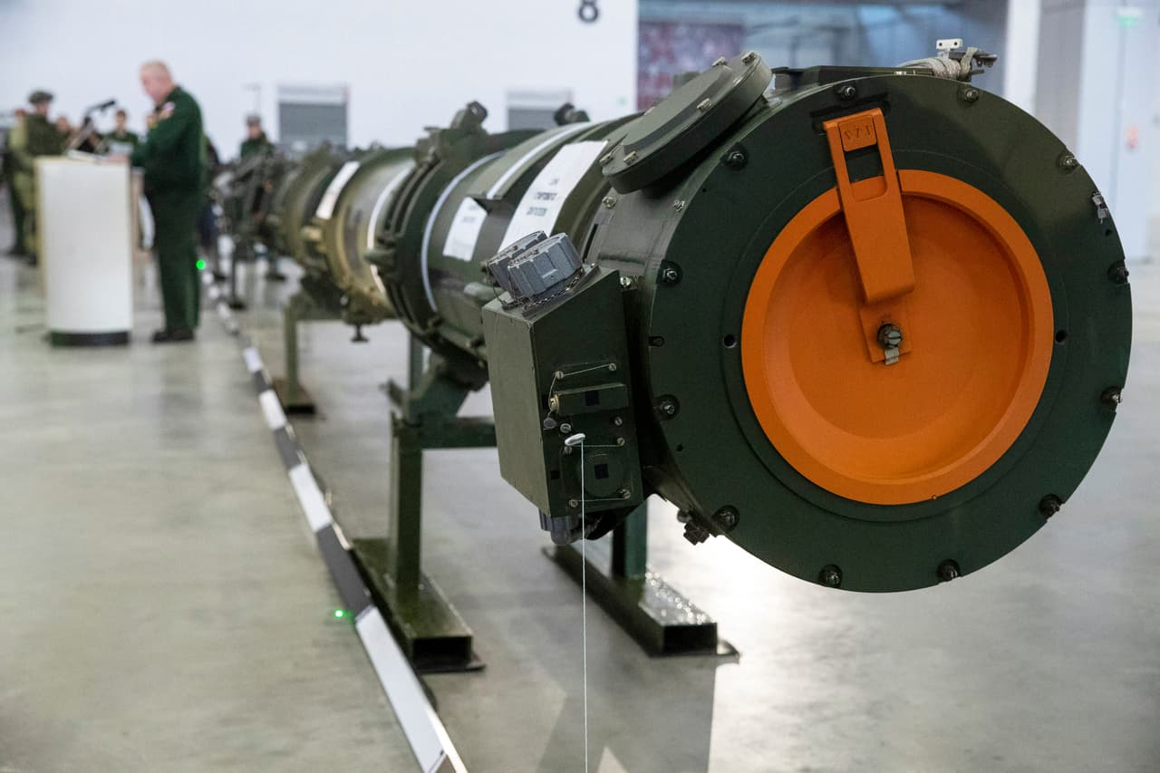 El posible colapso del tratado INF ha despertado preocupación en Europa, donde muchos temen que prepararía el escenario para una repetición de la Guerra Fría, cuando EEUU y la Unión Soviética desplegaron misiles de alcance intermedio en el continente en la década de 1980. Putin advirtió que si EEUU despliega armas de ese tipo en Europa al abandonar el tratado, Rusia responderá apuntando a las naciones que las reciban.