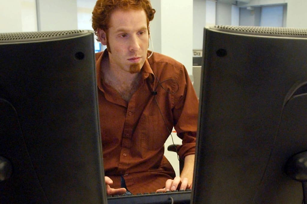 Escasez de personal y agotamiento afectan a centros de llamadas 911