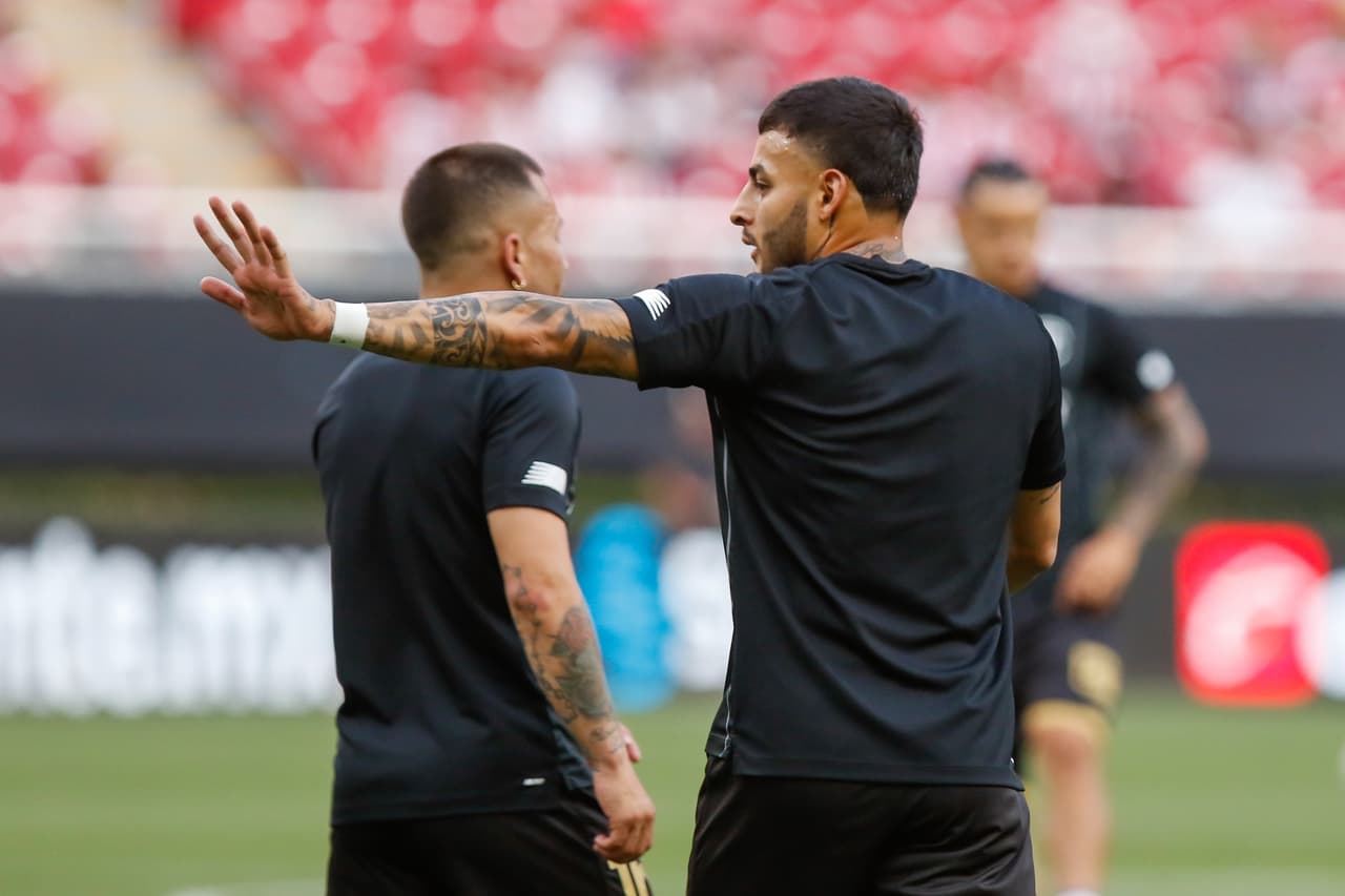 El Akron recibe a Alexis Vega entre abucheos y gritos de borracho