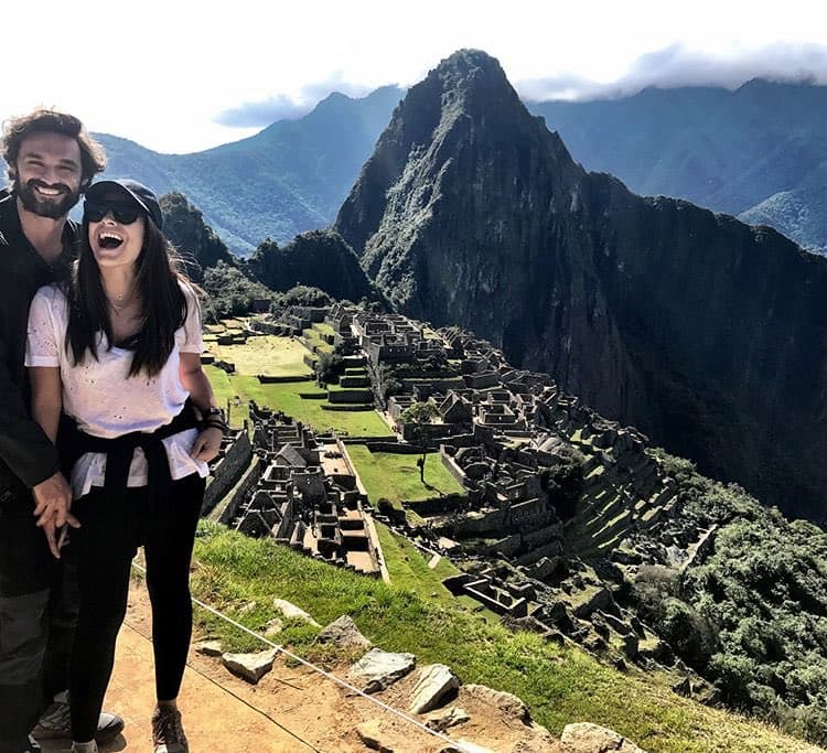 Sorpresivamente 
<b><a href="http://www.univision.com/temas/ivan-sanchez">Iván Sánchez</a></b> acompañó a su novia a este hermoso viaje, pues el actor está por estrenar el musical 'El Guardaespaldas' en España, por lo que divide su vida entre España, México y cualquier lugar inesperado al que 
<b><a href="http://www.univision.com/temas/ana-brenda-contreras">Ana Brenda</a></b> quiera ir.