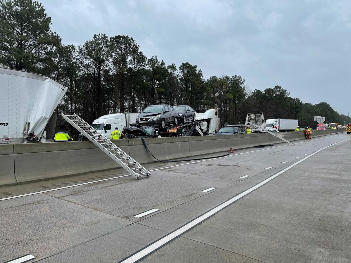 En las fotografías se observa los daños de los vehículos.