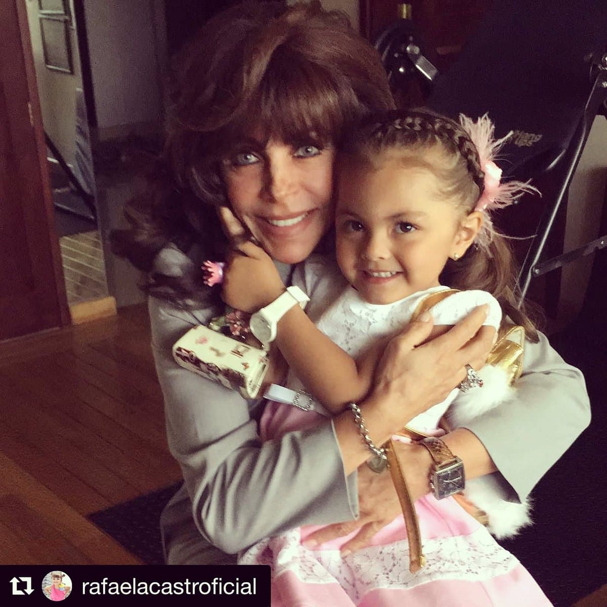 <b><a href="http://www.univision.com/temas/veronica-castro">Veronica Castro</a></b> no tiene reparo en demostrar que es la consentida de la familia, pues seguramente le recuerda a ella misma cuando era pequeña.