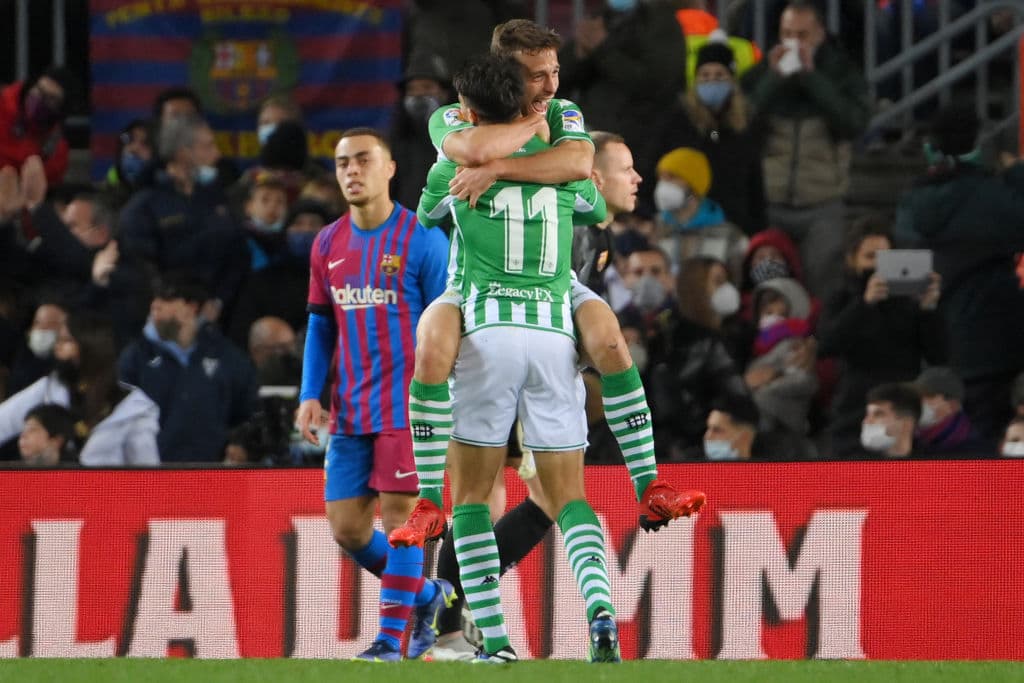 Barcelona no logra levantar frente al. Betis, caen 0-1 y se mantienen en el séptimo lugar con 23 unidades.