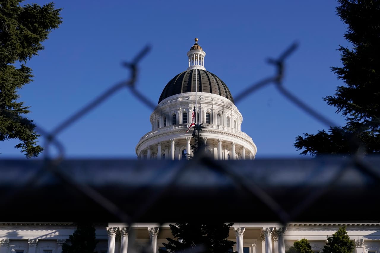 Además, el Centro de Coordinación de Cumplimiento de la Ley (LEOC) se activará a su nivel más alto para orquestar las necesidades generales de cumplimiento de la ley y seguridad física. 
<br>