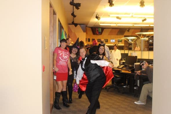 ¡Así es como Univisión Arizona celebra el Halloween!  Dulces, calaveras, disfraces y mucha diversión. 