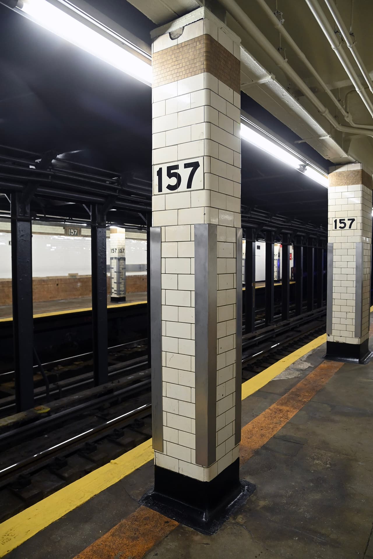 La estación de la calle 157 fue inaugurada el 12 de noviembre de 1904.