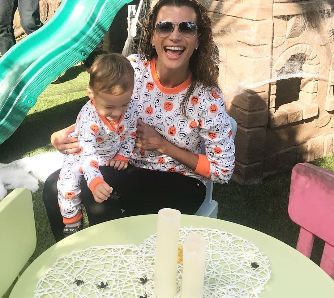 "Estas risas son para ti papi Alan Tacher", mencionó la mamá de Liam y Michelle para que el orgulloso padre viviera esos momentos a través de las imágenes capturadas.