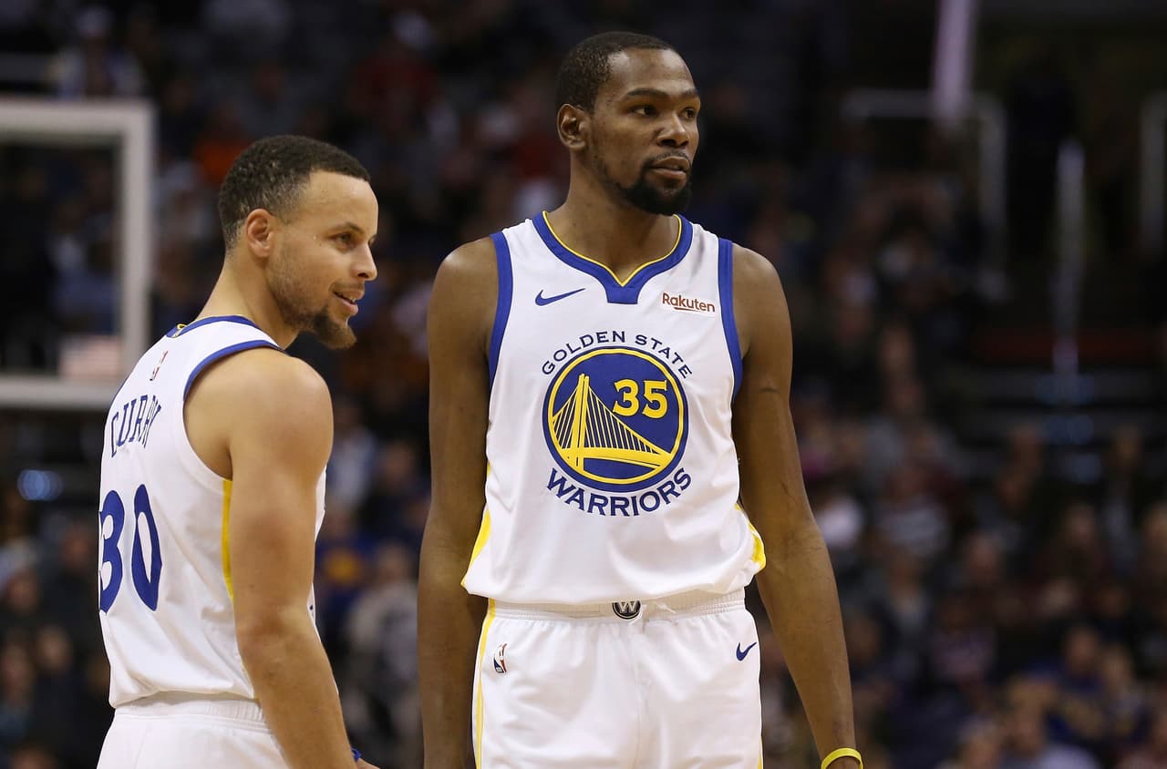 Stephen Curry y Kevin Durant | Ambos acumulan 6 partidos anotando 50 puntos o más y también comparten marca con 54 puntos.