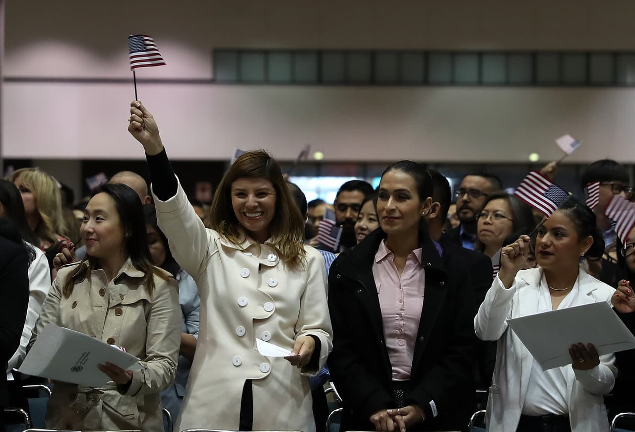 Hacerse ciudadano de EEUU cada vez toma más tiempo