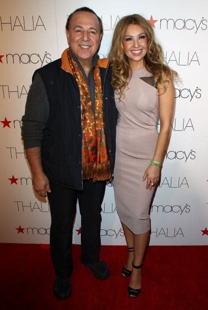 El productor tiene 64 años y la cantante mexicana 42. Pese a todas las dificultades, siguen muy enamorados.