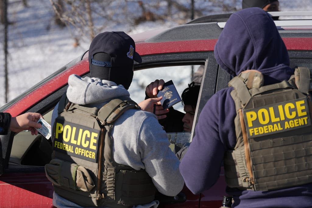 En 2023 el estado de Minnesota aprobó una ley que expandió los tipos de documentación aceptada para emitir licencias de conducir. Con esto, se permite otorgar una licencia sin prueba de estatus migratorio.