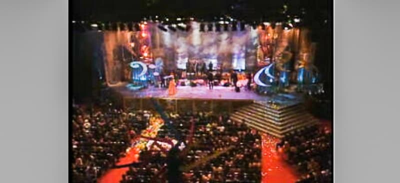 La entrega anual de los premios que tienen como objetivo honrar los logros de la música latina en Estados Unidos, Premio Lo Nuestro, fue producida y transmitida en vivo en Estados Unidos y Latinoamérica desde el Centro de Convenciones James L. Knight en Miami, Florida.