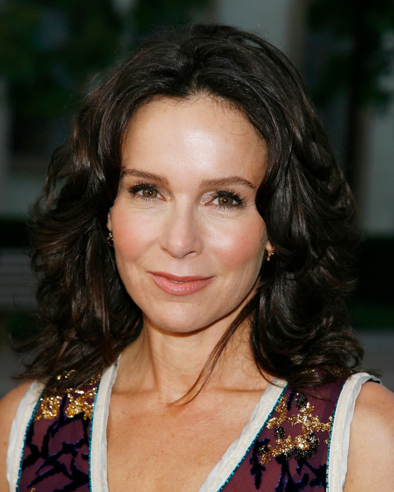 El actor chocó contra otro carro que causó la muerte inmediata de dos personas. En el caso de Jennifer, tuvo una secuela en el cuello que le provocó un intenso dolor durante más de 20 años.