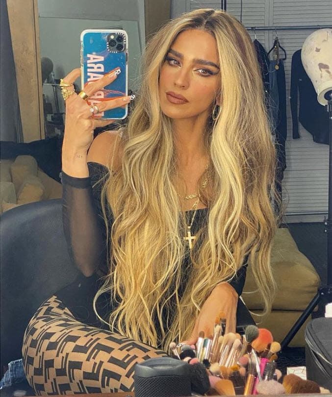 En un reciente encuentro que la actriz tuvo con la prensa en el aeropuerto de la Ciudad de México, respondió a los 
<b>cuestionamientos sobre las comparaciones,</b> pues las imágenes de ambas estrellas son muy parecidas.
<br>