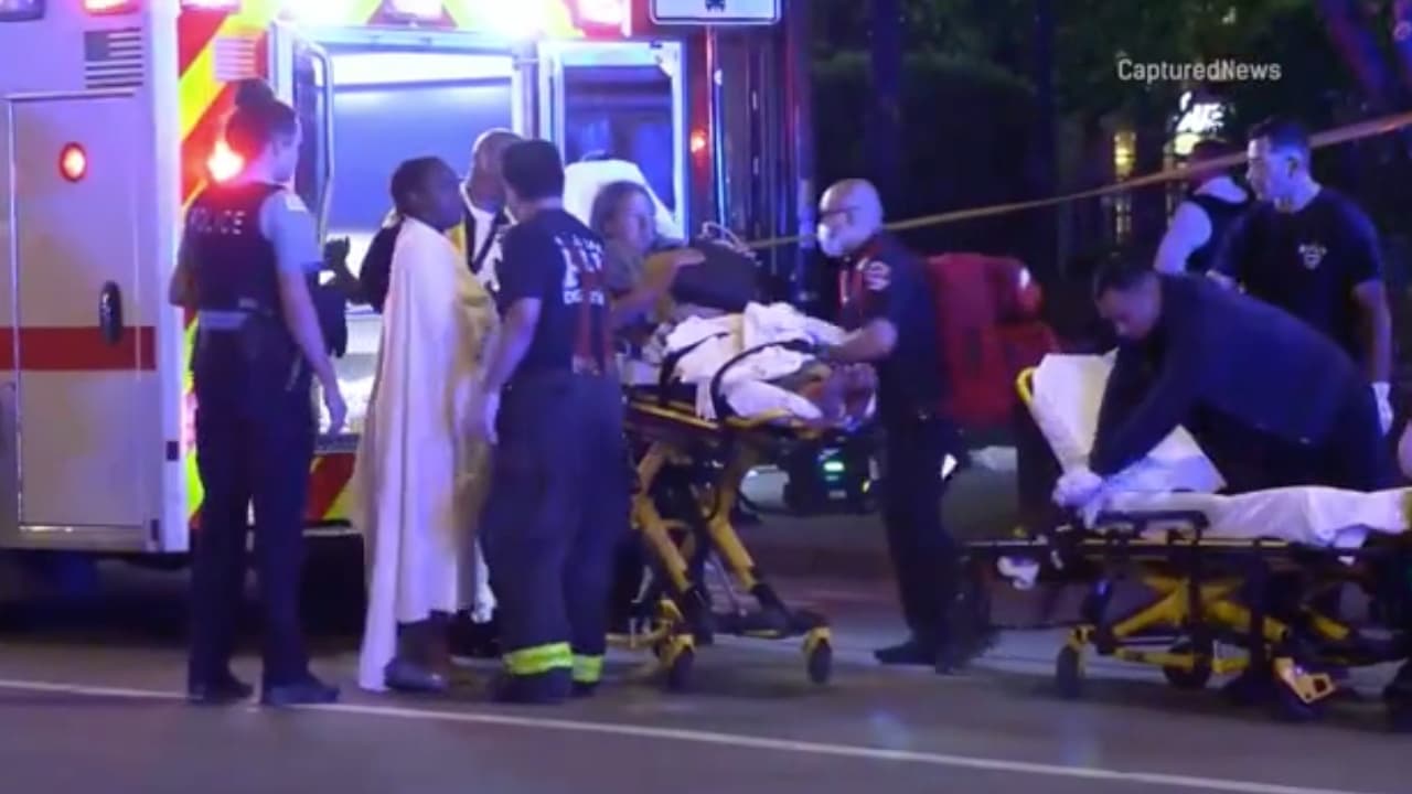 Entre las personas que corrieron a la Línea Roja 
<b>iba el responsable del tiroteo</b>, 
<b>con el arma</b>, por lo que las autoridades llevaron la búsqueda al transporte público.