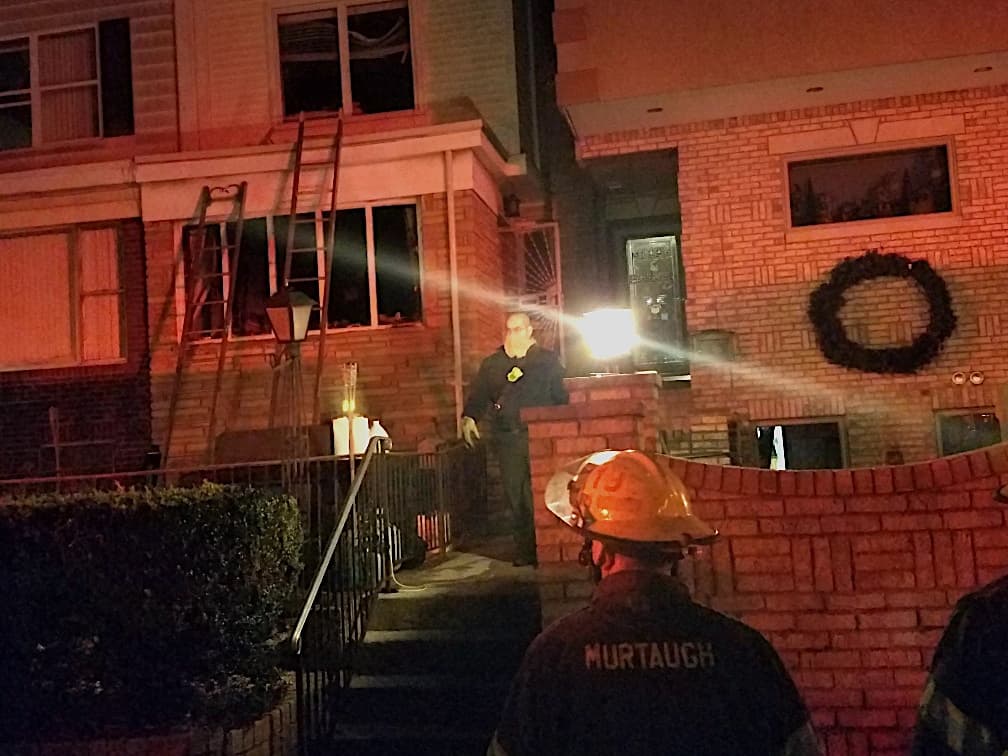 Un incendio de una casa en la sección Olney deja a varias personas desplazadas 