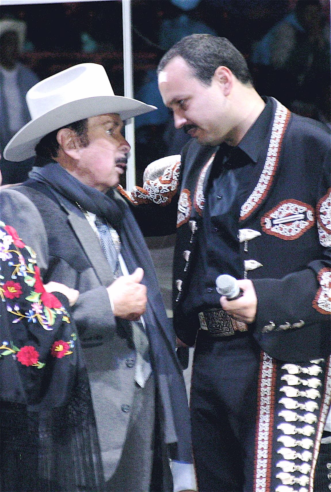 Con el paso de los años, Pepe Aguilar, padre de Ángela, comenzó a hacer carrera como solista dentro del género de regional mexicano.