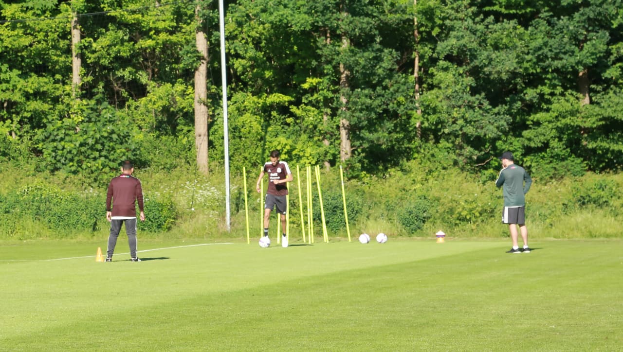 La soledad de Reyes en los entrenamientos se convierte en una postal que parece más una sentencia, aunque solo días antes se conocerá la decisión final.