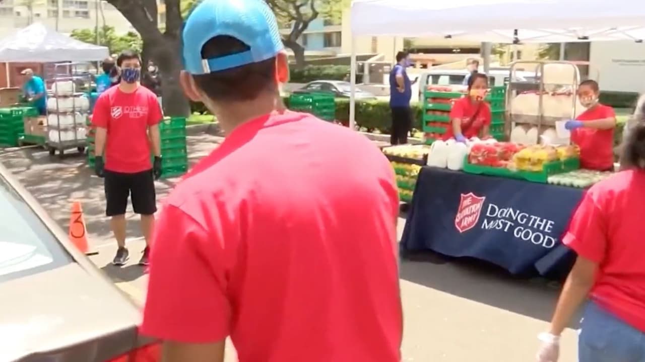 "El hambre no discrimina": bancos de comida se preparan para ayudar durante el cierre de gobierno