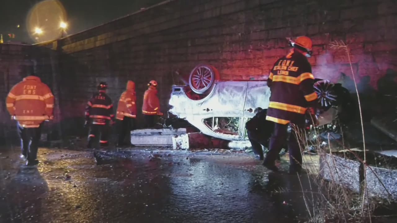 Una persona muerte y otra resulta herida luego de que un vehículo cayera 25 pies de altura