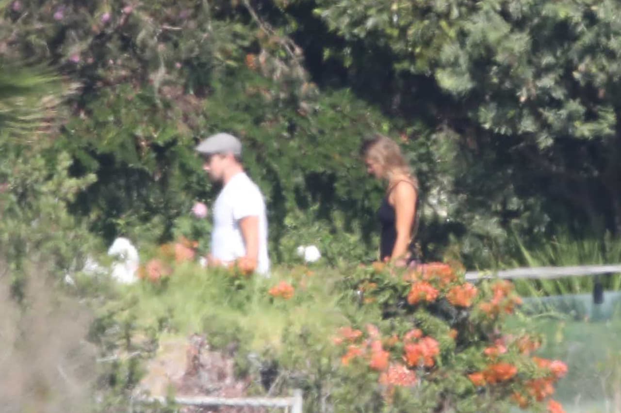 Llegaron a una hermosa propiedad con una vista panorámica.