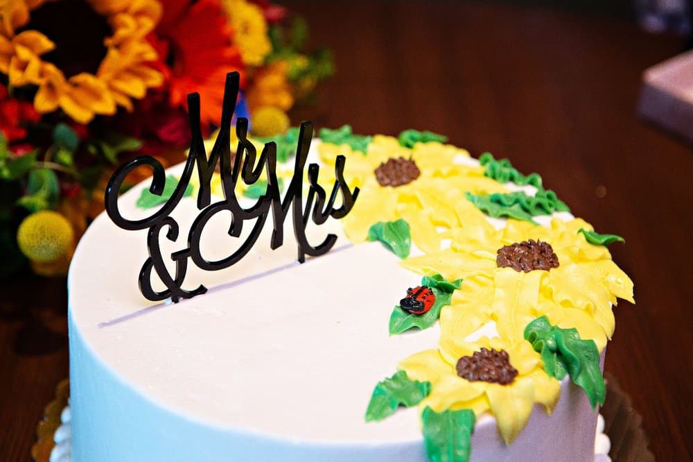 <b>Groovy Duck Bakery</b>
<br>Dirección: 3434 Edwards Mill Rd Ste 110 Raleigh, NC 27612
<br>Teléfono: (919) 787-9233
<br>Sitio web: 
<a href="https://www.groovyduckbakeryllc.com/">https://www.groovyduckbakeryllc.com/</a> 
<br>
<b><a href="https://www.yelp.com/map/groovy-duck-bakery-raleigh">Cómo llegar</a></b>
<br>
<br>Se promocionan así: “En Groovy Duck, nos esforzamos por brindarles a nuestros clientes una excepcional variedad diaria de productos horneados. Aunque nos especializamos en cup cakes, también ofrecemos una amplia variedad de pasteles y magdalenas, galletas, barras, tartas, pasteles, tartas y otras creaciones maravillosas".