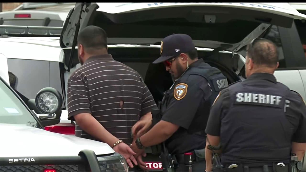 Un hombre muere tras ser presuntamente estrangulado por su hijo en Katy