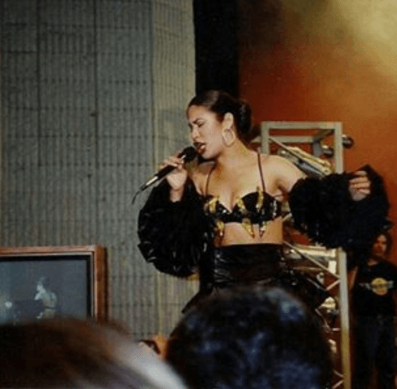 41. Selena es considerada como la Madonna mexicana.