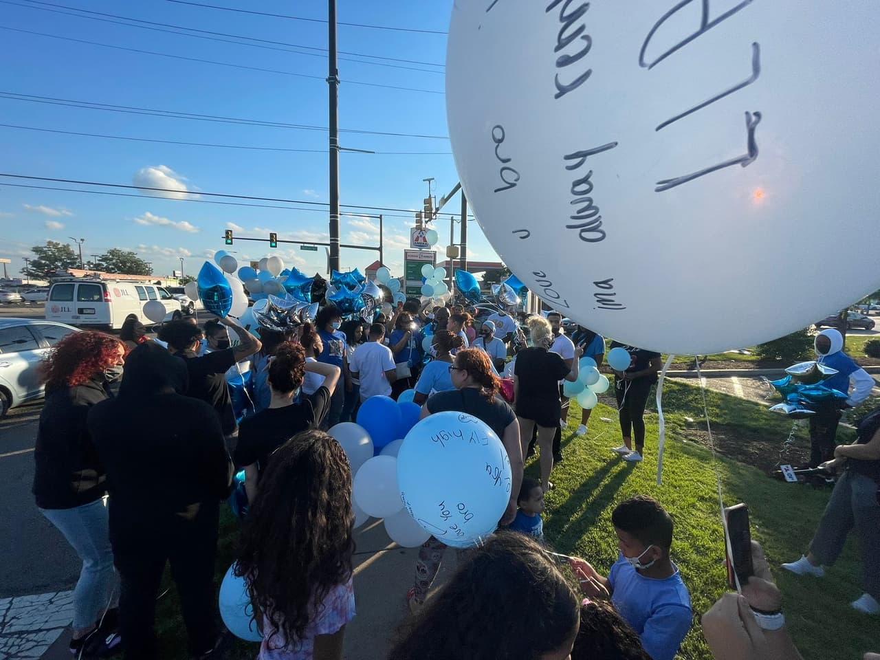 En el 
<a href="https://www.facebook.com/214540145237081/videos/1005340846870906" target="_blank">encuentro</a> se pidió justicia para la familia Rodríguez Martínez y la cooperación con las autoridades.