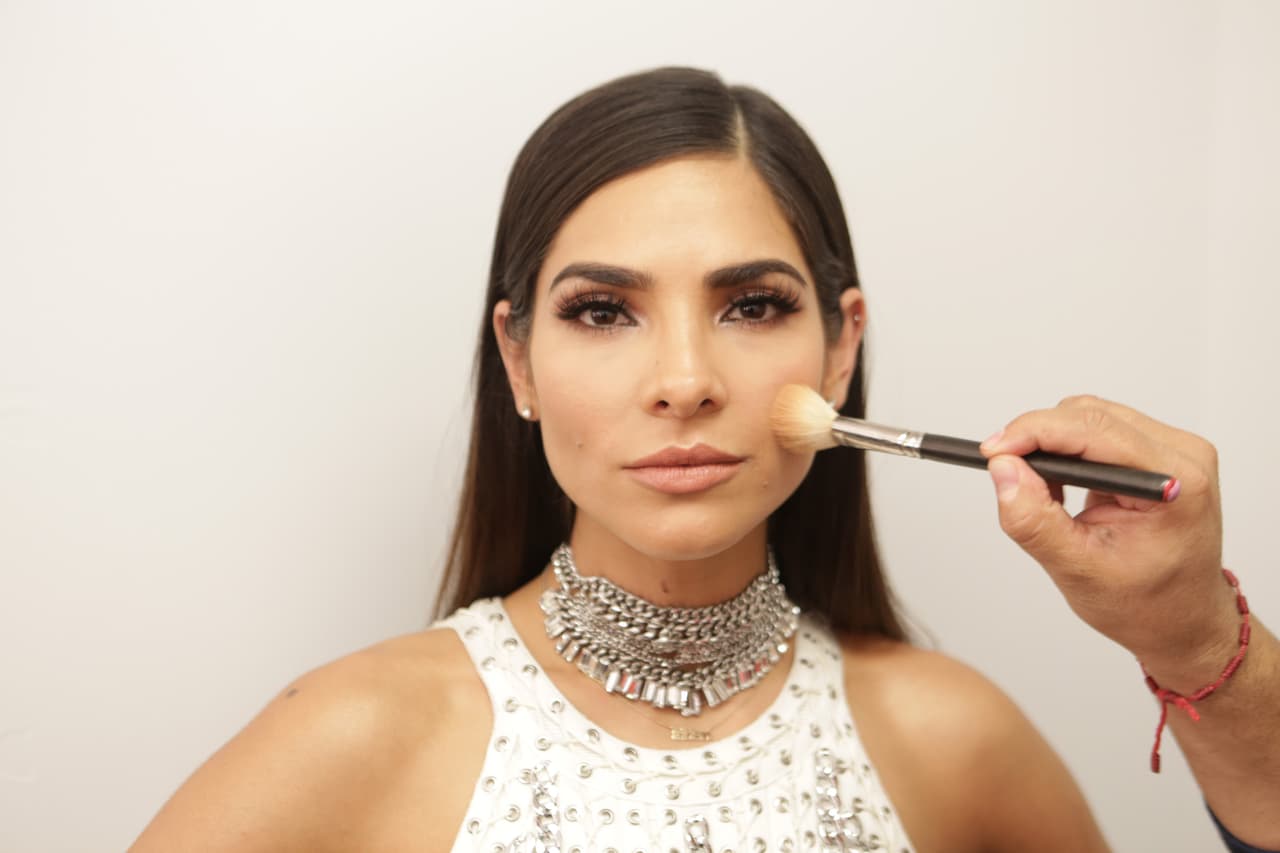 En esta ocasión resaltaron su belleza natural con un poco de bronzer.