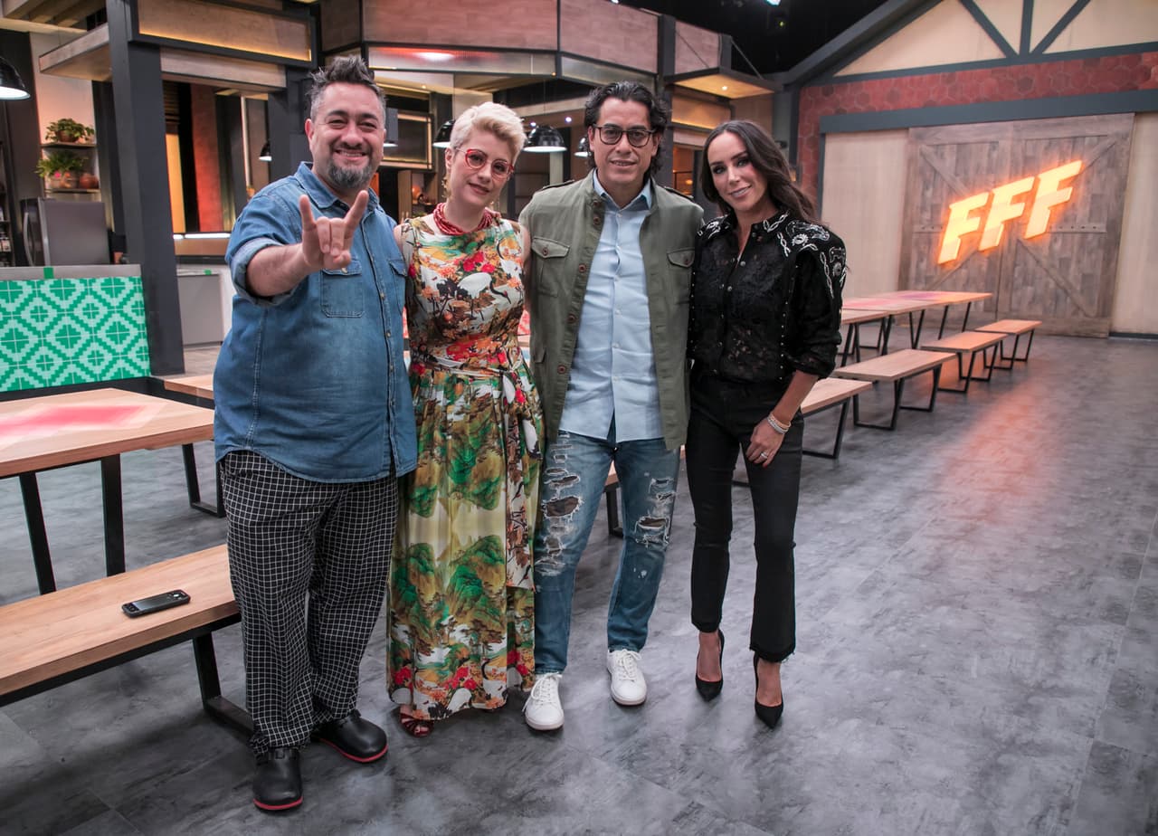 Vive la intensidad de la cocina en el gran estreno de 
<b>Familias Frente al Fuego </b>este sábado 31 de agosto a las 3PM/2C por Galavisión ¡Te esperamos!