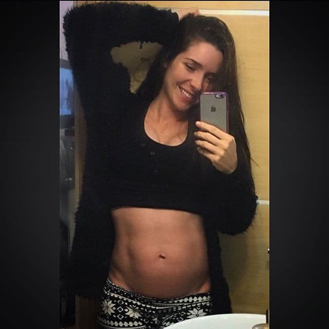 A través de sus redes sociales se da el lujo de mostrar su hermosa pancita. Así lucía la guapa actriz en su quinto mes de embarazo.