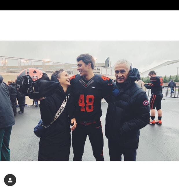 Juega como pateador en el equipo de la Universidad de Montana. De acuerdo con los datos del portal del equipo, es un deporte que practica desde la preparatoria.