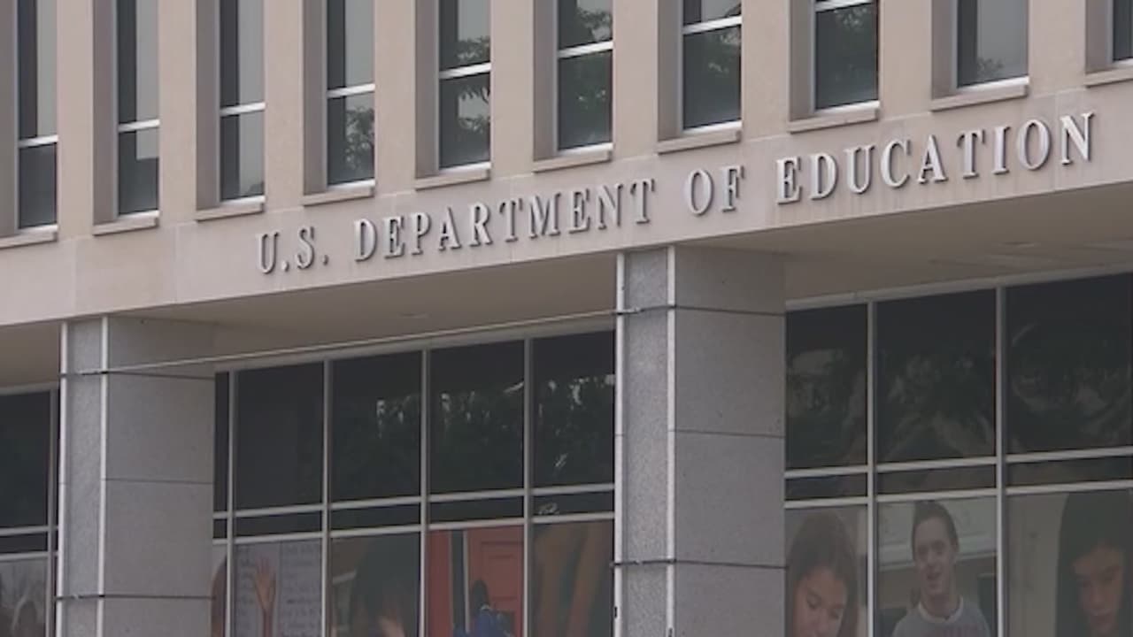 Texas ofrece ayuda para personas que deben préstamos estudiantiles